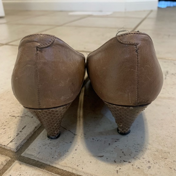 Vintage Golden Plume 8 AA Narrow Kitten Heel Pumps Leather Snake Print Cap Toe - Picture 4 of 12